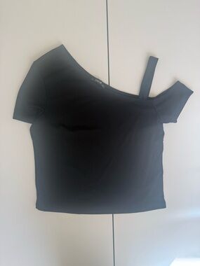 SHEIN Black One-Shoulder Crop Top with Strap